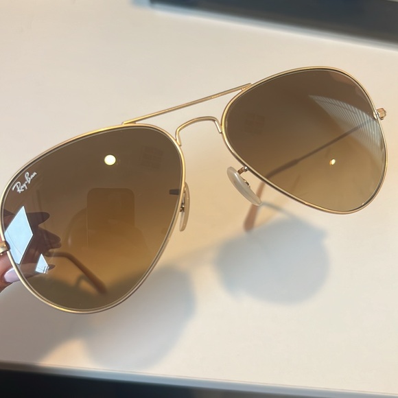 RayBan Aviators (Gold) - Picture 4 of 4